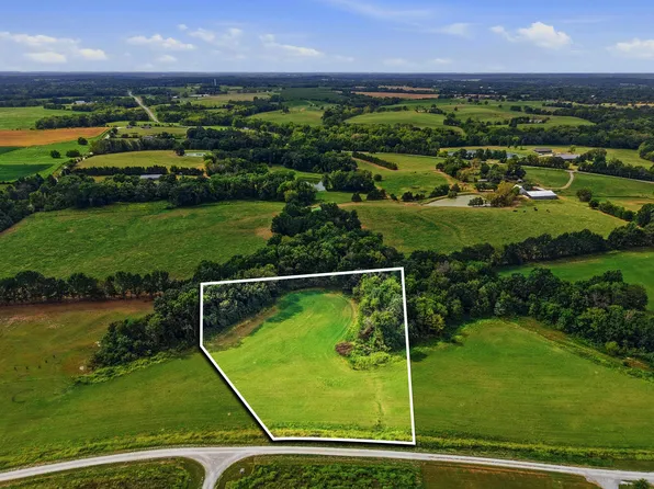 46 Meadow Lake Ln, Fayette, MO 65248
