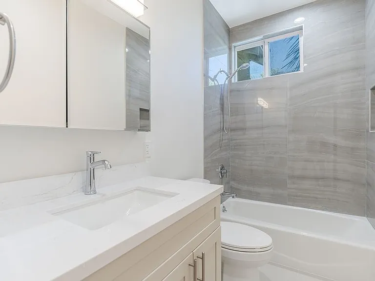1100 S Highland Ave — Photo 22