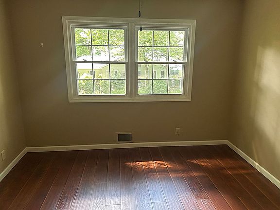 Upstairs bedroom 