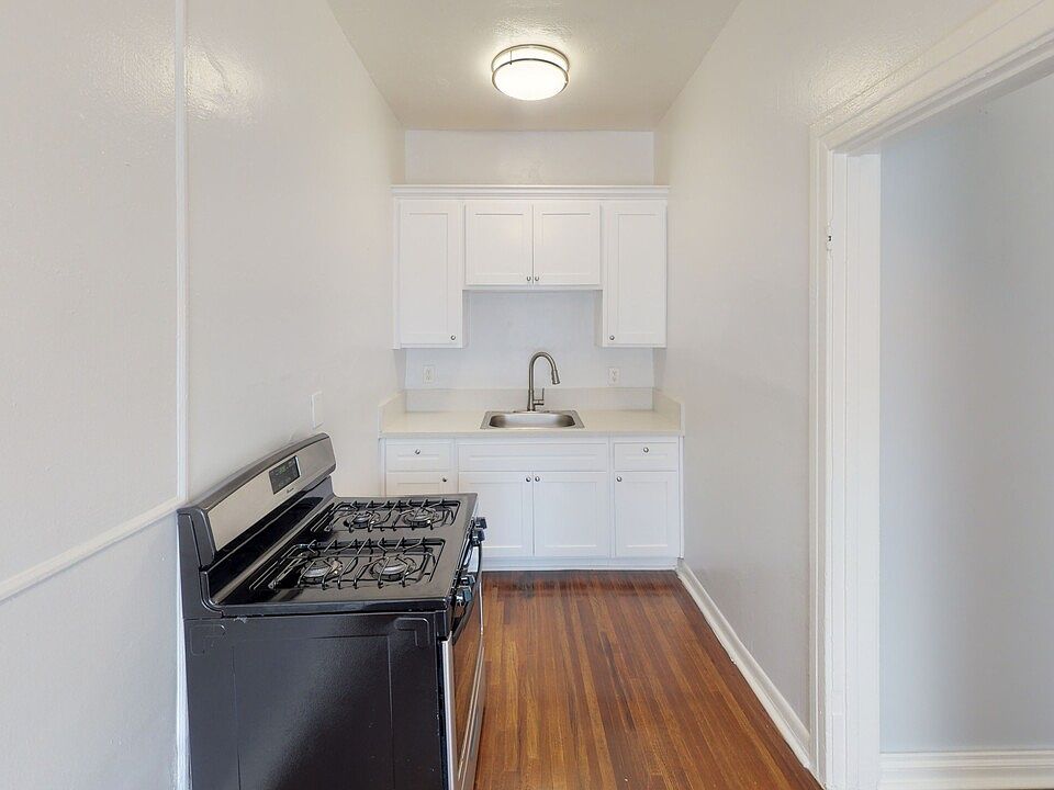 1st image of 220 S Catalina St #29A