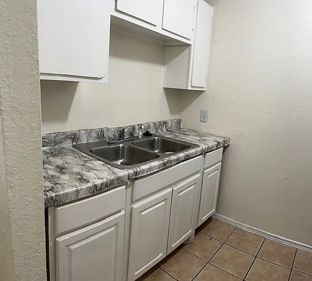 8127 Stonehurst St #8 — Photo 11