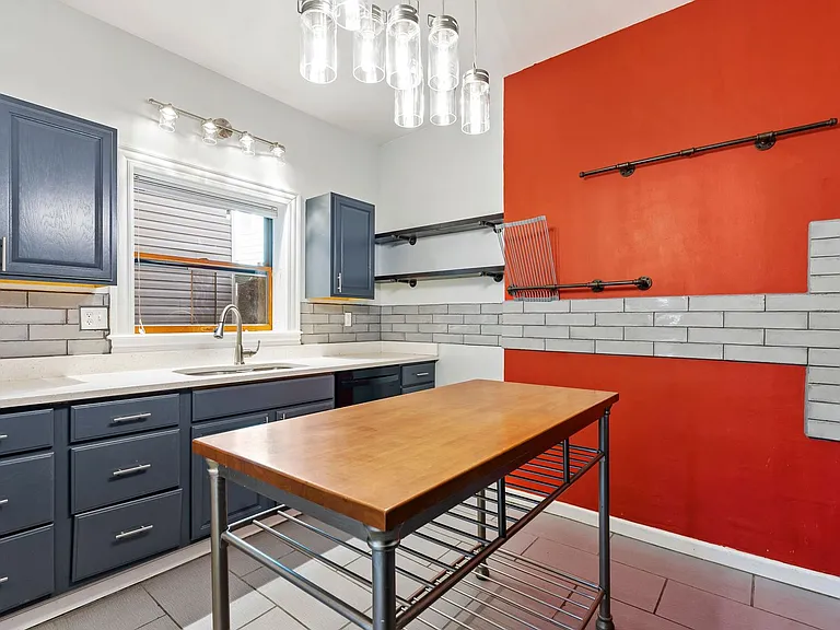 1106 Goettman St — Photo 11