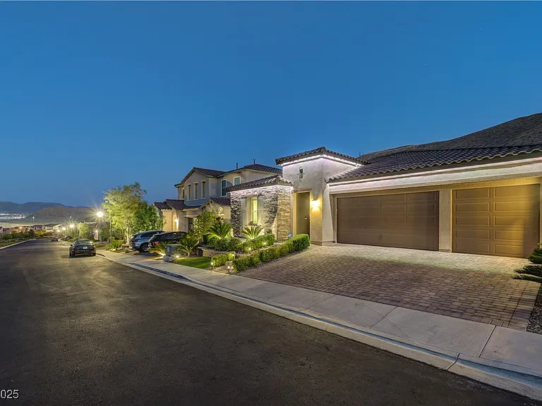 3943 Reyes Ave — Photo 86