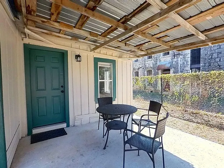 160 S Fredericksburg St — Photo 17