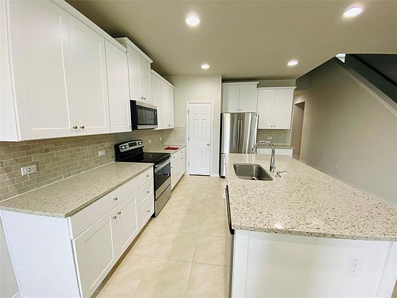 4th image of 708 Aliso Trl