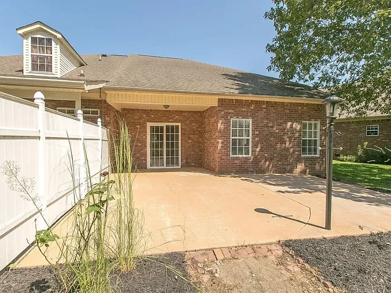 2208 Stanford Ct — Photo 20