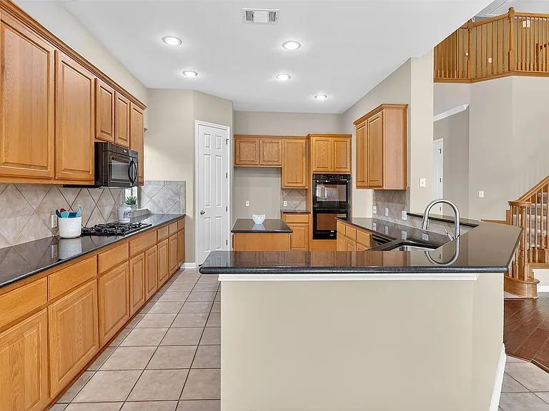 15136 Thatcher Dr — Photo 16