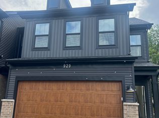 929 Preserve Ct, Aurora, IL 60502
