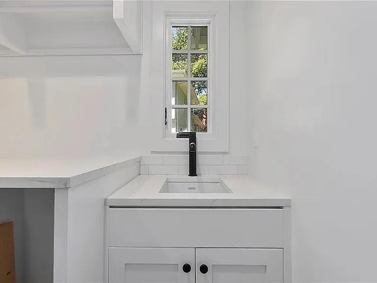 8105 Rosewood Dr — Photo 15