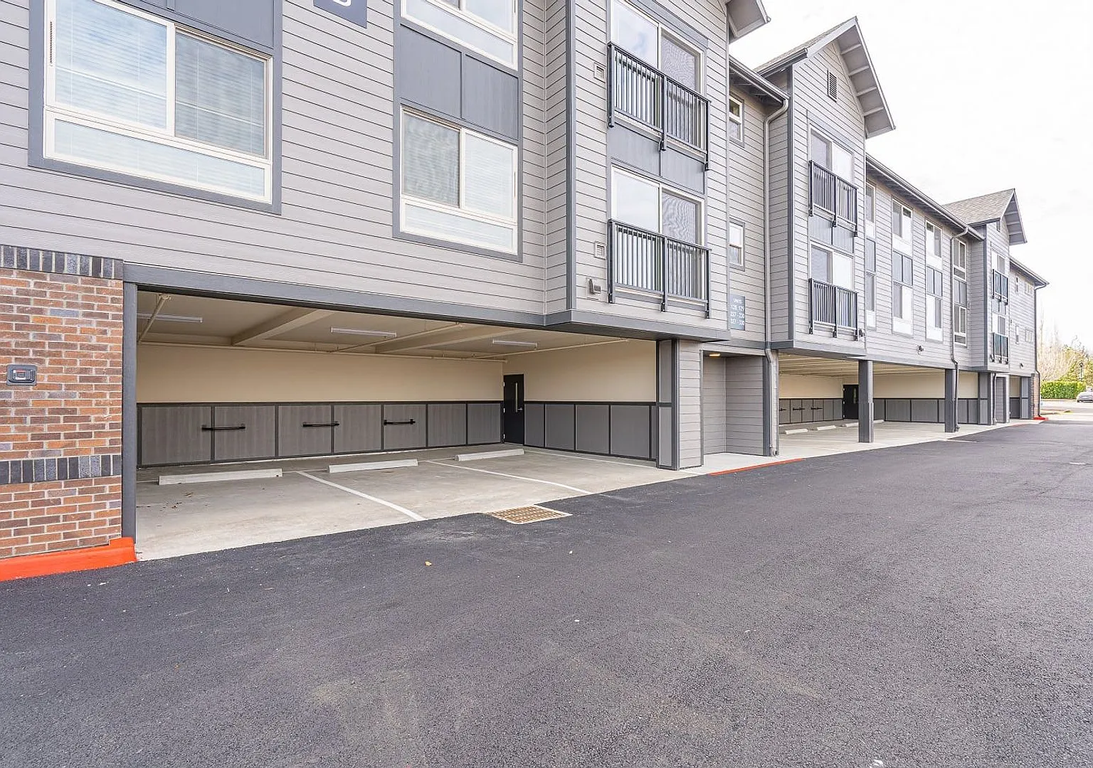 Market Village Apartments — Photo 3