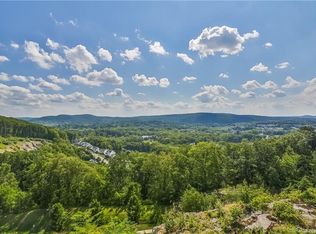 33 Briar Ridge Dr, Bethel, CT 06801