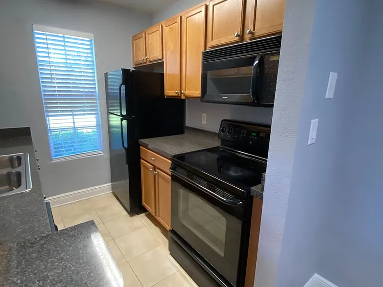 305 Lake Parsons Grn #101 — Photo 4