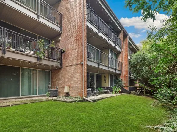 5902 Forest View Rd APT 2D, Lisle, IL 60532