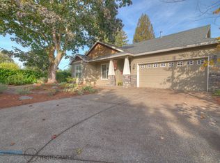 9025 SW Whiteoaks Ln, Tigard, OR