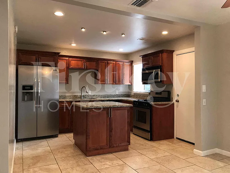 1507 W Berridge Ln — Photo 4