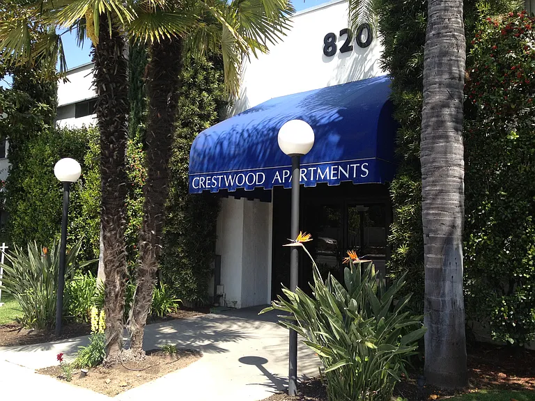 Crestwood Apartments — Photo 10