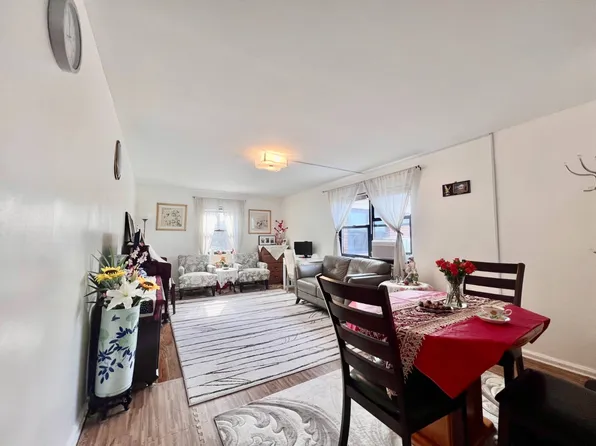 7531 217th St, Bayside, NY 11364