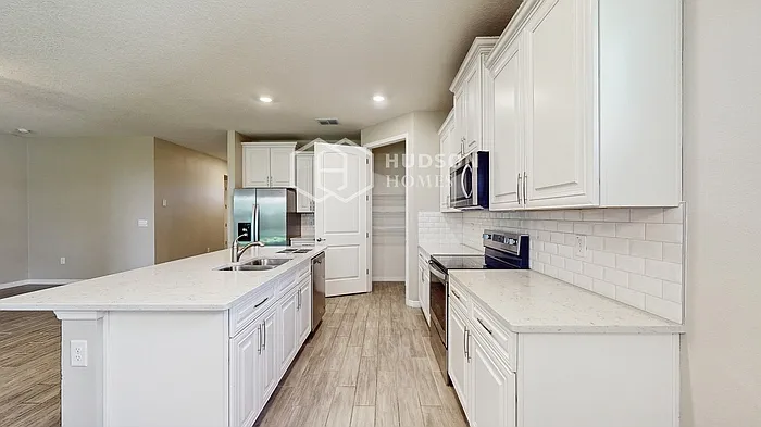 1527 Lyonsdale Ln — Photo 9