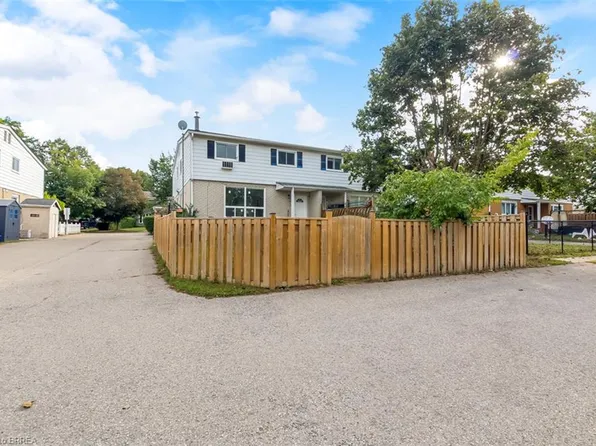 51 Metcalfe Cres #D, Brantford, ON N3R 2L7