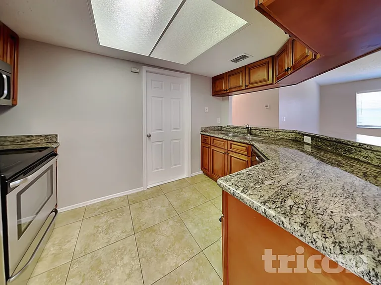 1910 Lillian Ave — Photo 6
