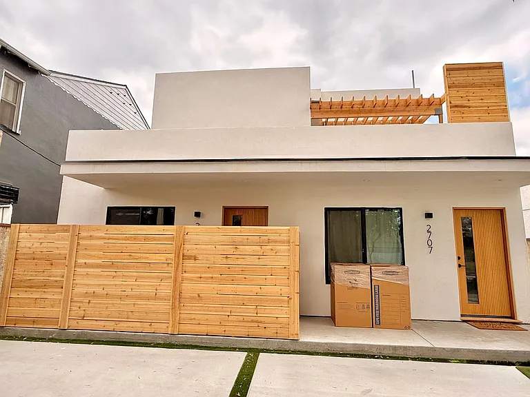 2705 Benedict St — Photo 1