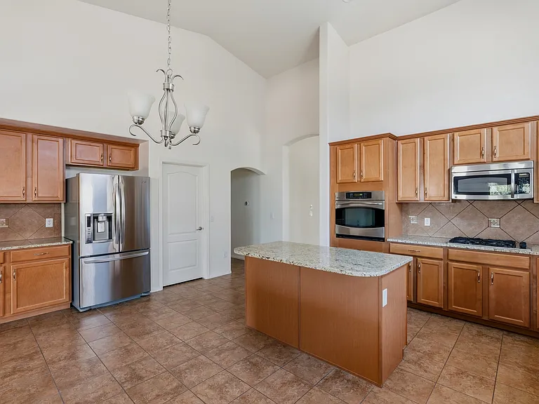 677 W Pizzicato Ln — Photo 32