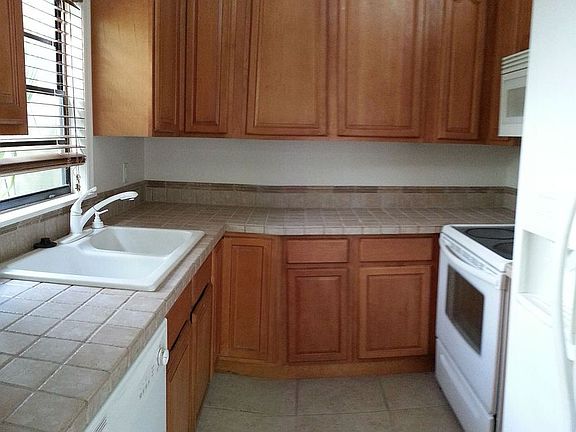 4th image of 1561 39th Ave