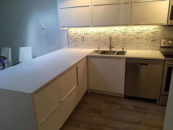 3rd image of 4214 W Lake Sammamish Pkwy NE APT 308