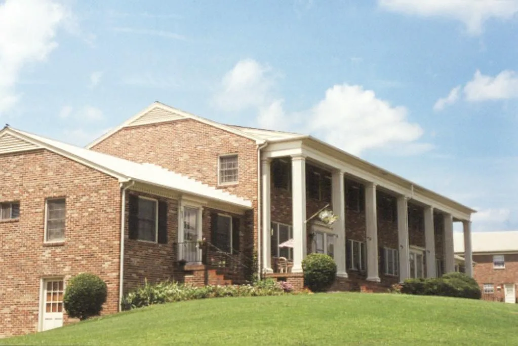Meadowbrook Apartments — Photo 4