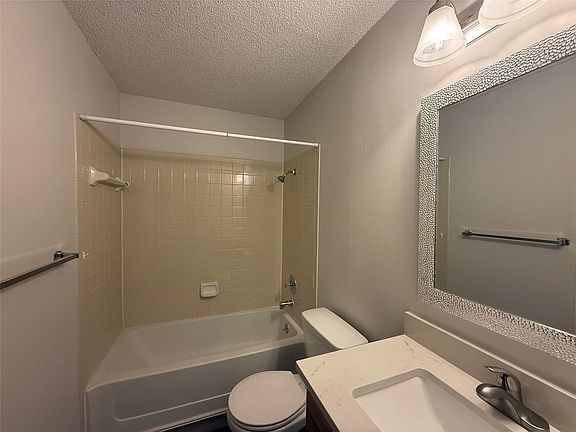 4th image of 416 Greenlawn Blvd