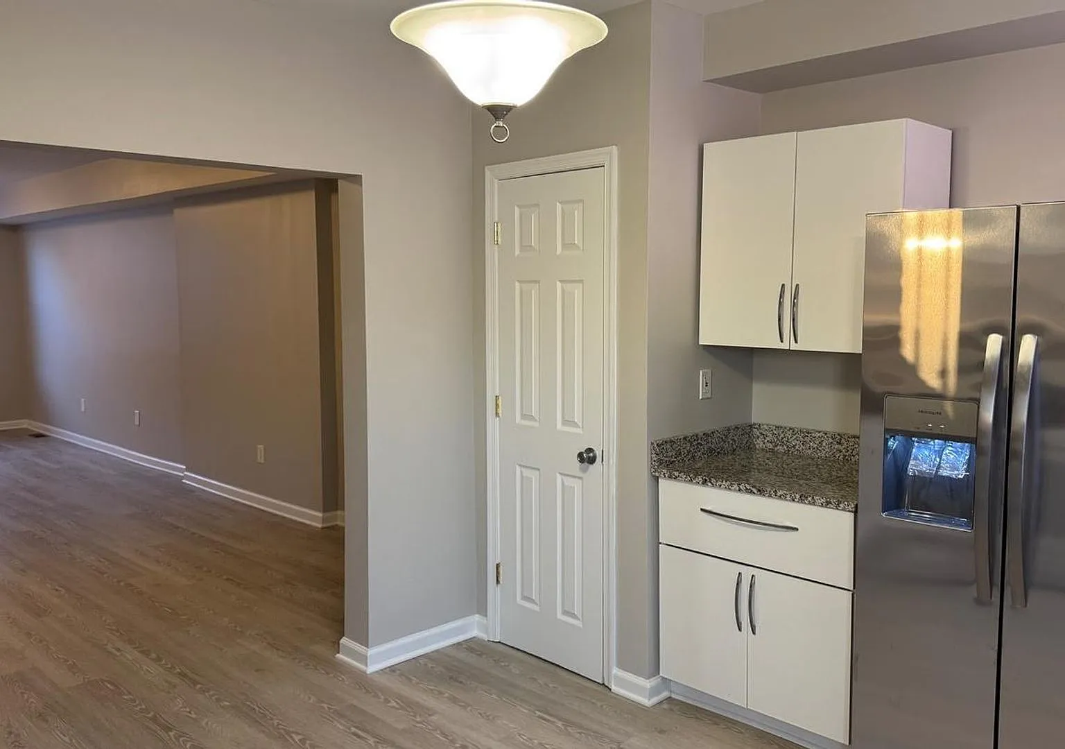 Move-in Ready 3BR/2BA Row Home — Photo 3
