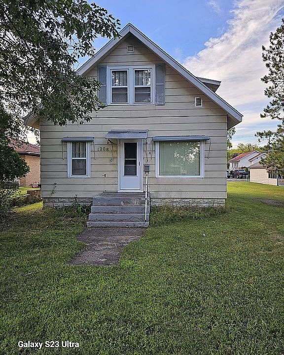 1st image of 1208 W B St