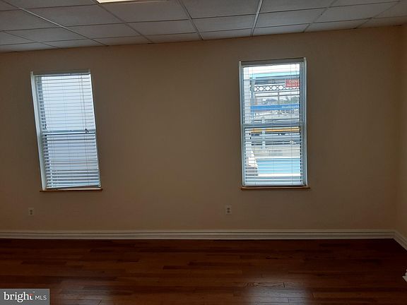 3rd image of 2554 Kensington Ave #4