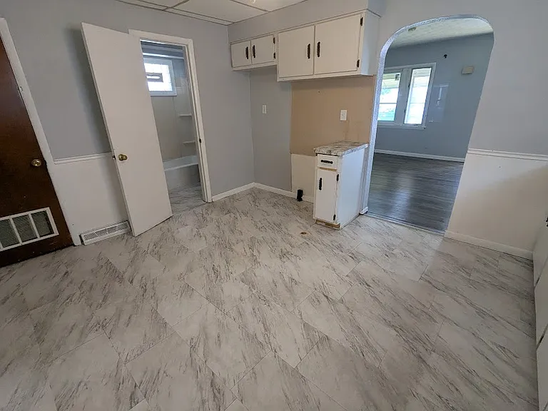 3317 Maple St — Photo 5