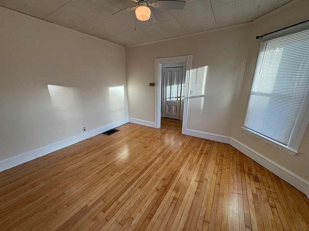 Building Photo - 305 Highland Ave #2