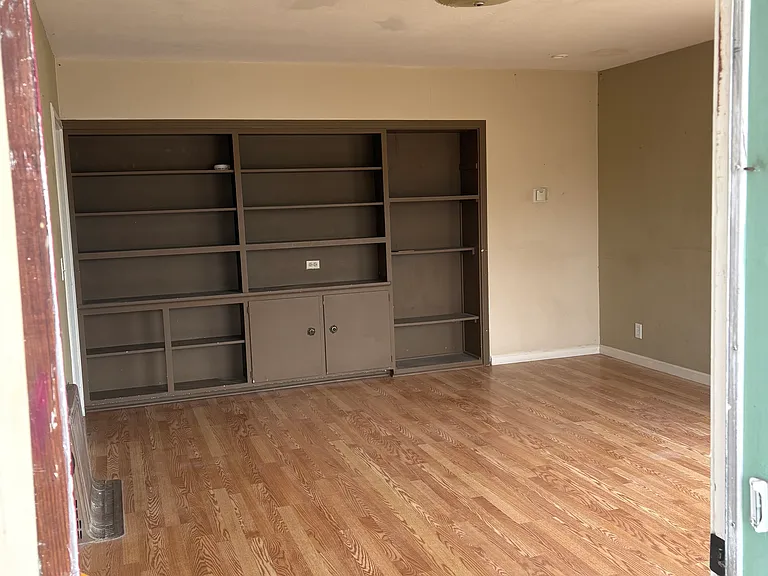 950 Mesa St — Photo 3