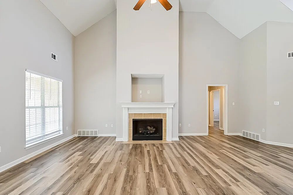 3 bed, 2.0 bath, 1877 sqft, $2,185 — Photo 4