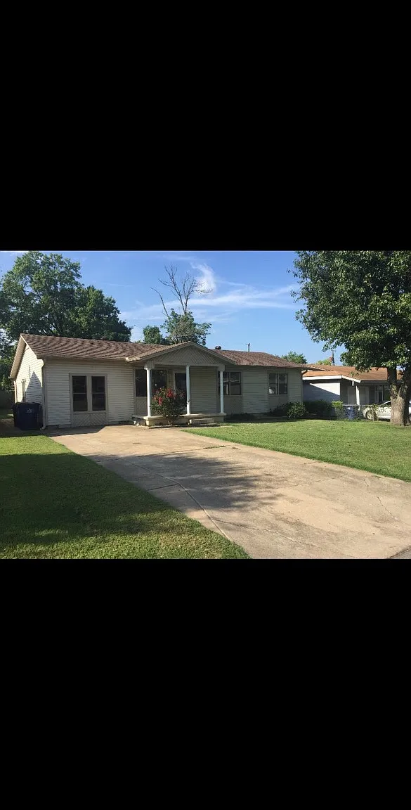 1816 Vicksburg St — Photo 1