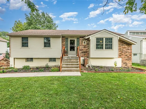 13013 S Sycamore St, Olathe, KS 66062