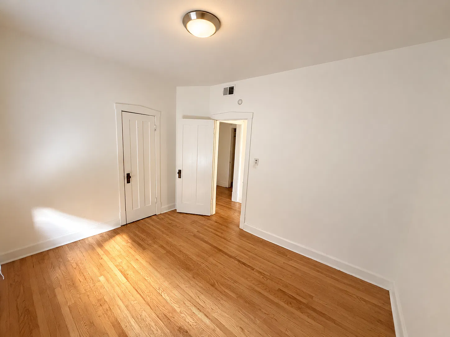 1 bed, 1000 sqft, $1,850 — Photo 3