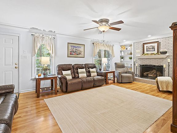 2nd image of 213 Chatham Ct