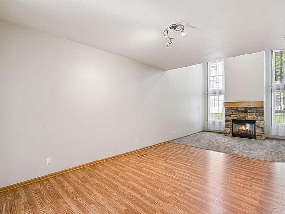 5th image of 513 E 4th St