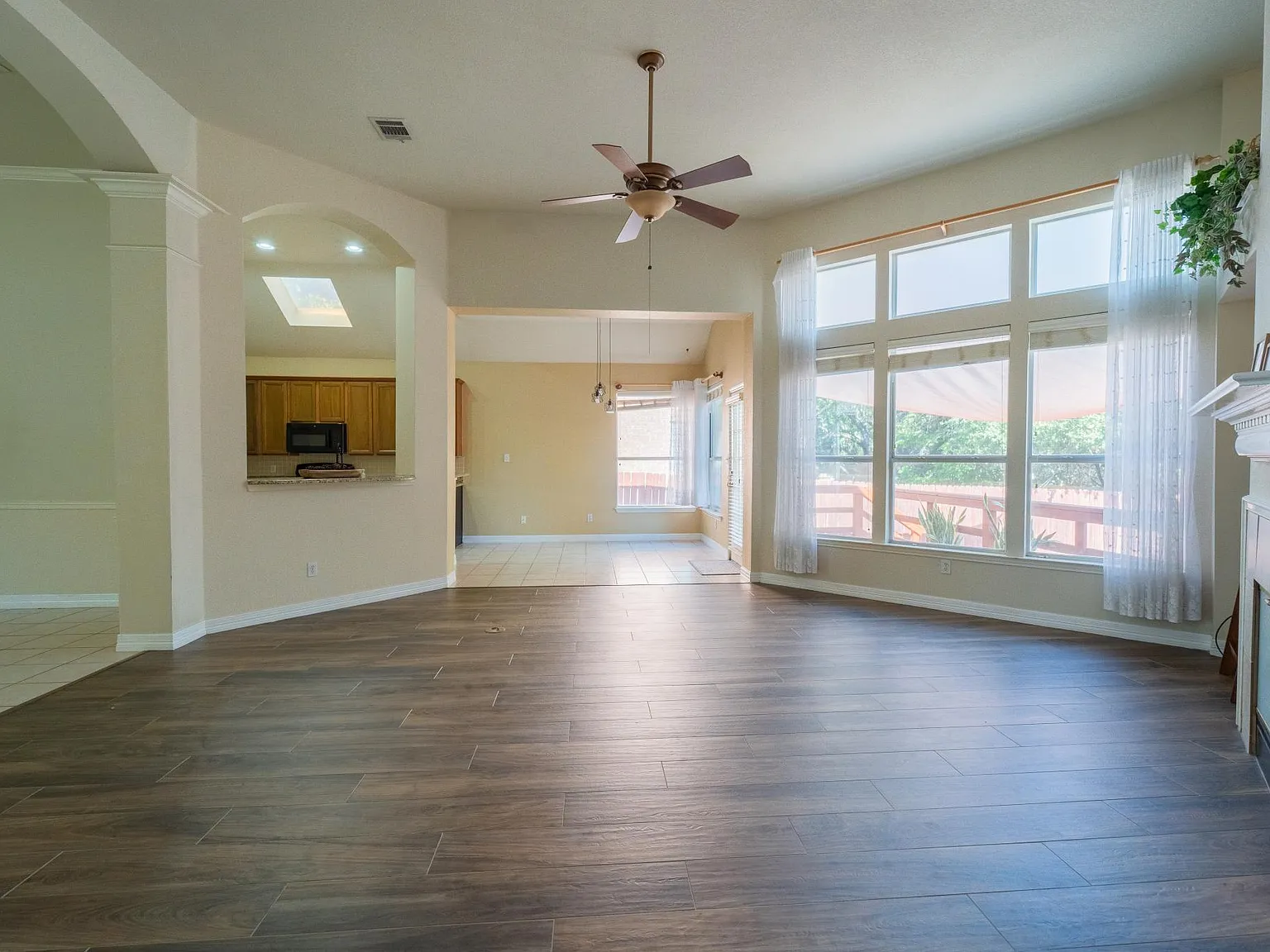 3 bed, 2189 sqft, $2,490 — Photo 3