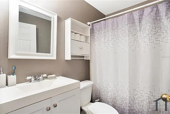 1304 E Young St — Photo 12
