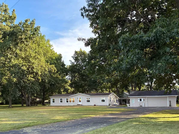 1698 E Nickerson Ave, Benton Harbor, MI 49022