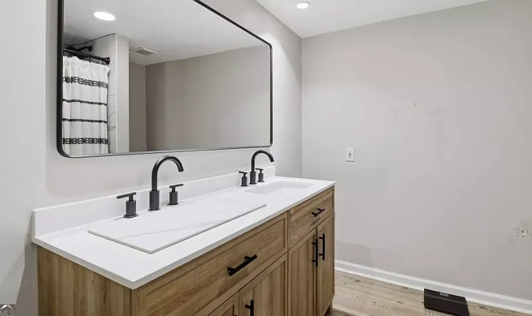 6851 Roswell Rd — Photo 7