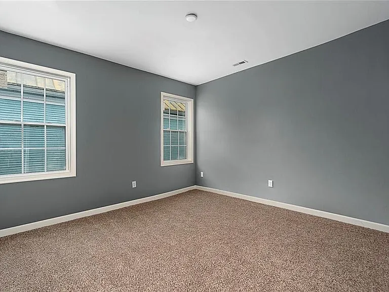 313 W 36th St — Photo 21