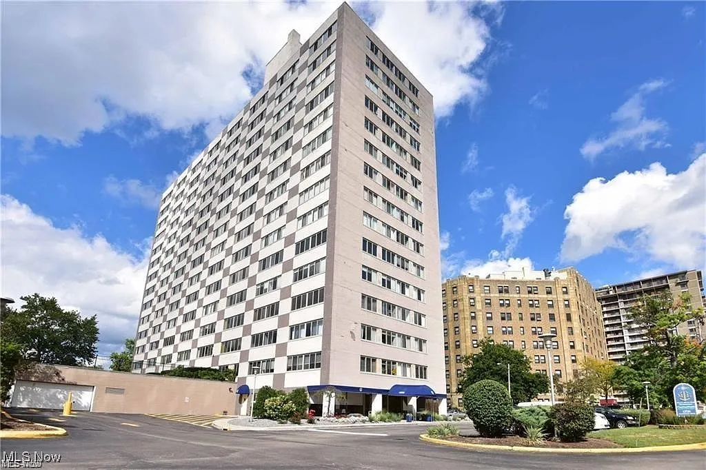 12520 Edgewater Dr APT 707 photo 1