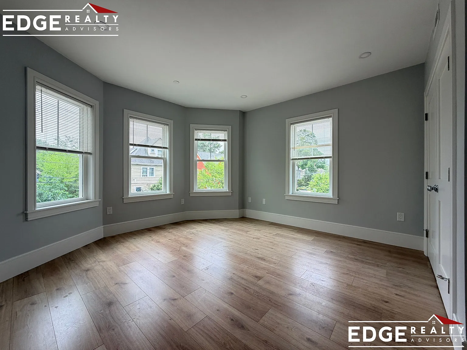 3 bed, 1350 sqft, $4,800 — Photo 3