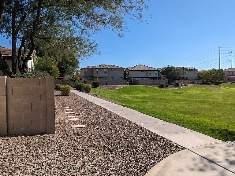 4721 E Redfield Rd — Photo 31